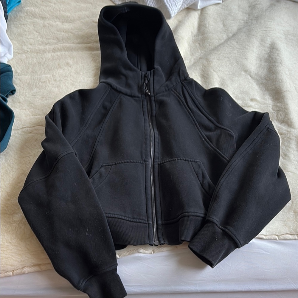 Black lululemon scuba